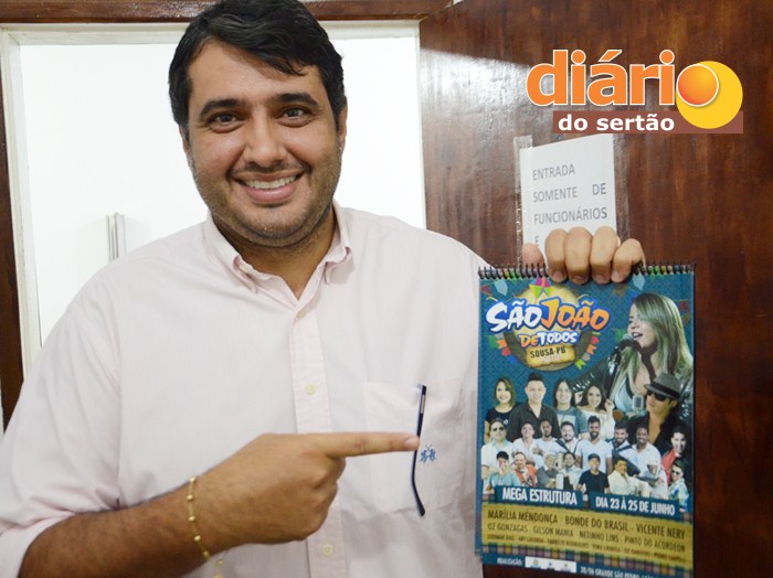 Prefeito André Gadelha divulgou programação oficial do São João (foto: Charley Garrido)