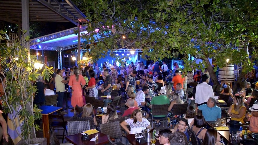 VÍdeofotos Com Lilia Das Mangueiras 1º Baile Do Cafuçu Anima Foliões Em Clima De Prévia 